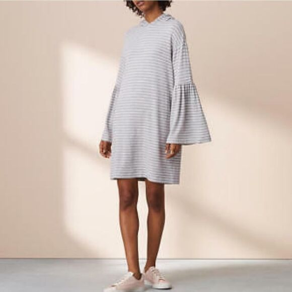 LOU & GREY Striped Signaturesoft Bell Sleeve Dress - Picture 7 of 7